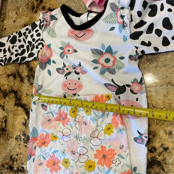 Free! 4-piece 0-3 month old clothing items - Picture 7 of 16